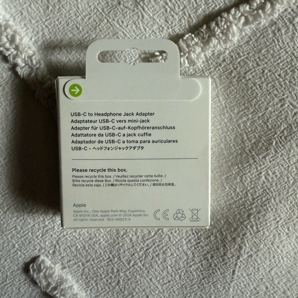 Apple White Lightning to USB-C Adapter - Picture 3 of 4